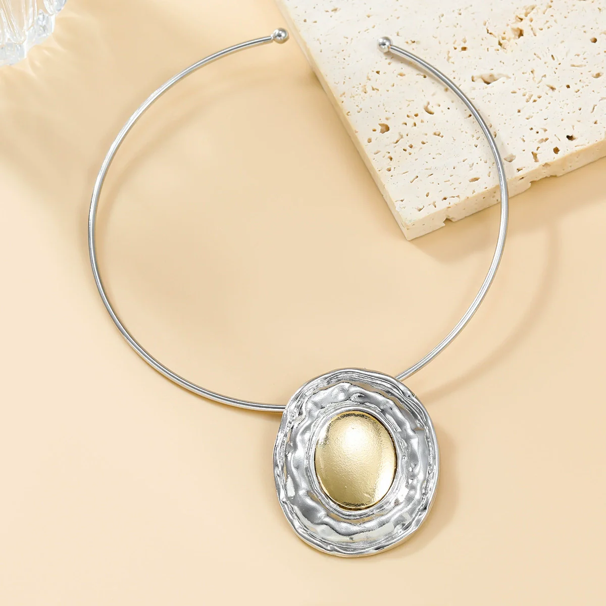 Wholesale Women's Alloy Geometric Oval Pendant Necklace With Snake Bone Chain And Electroplating Treatment - Image 3