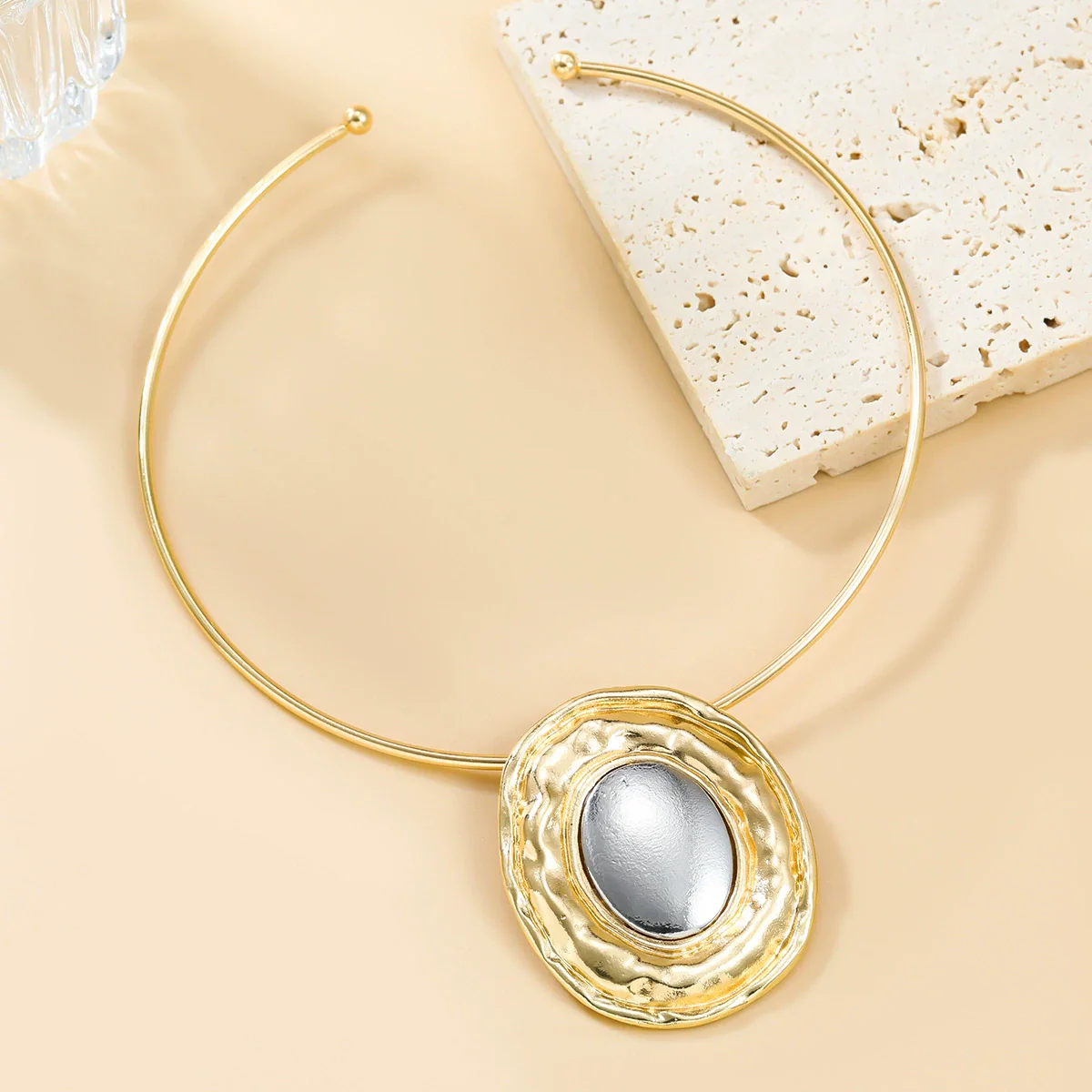 Wholesale Women's Alloy Geometric Oval Pendant Necklace With Snake Bone Chain And Electroplating Treatment - Image 4