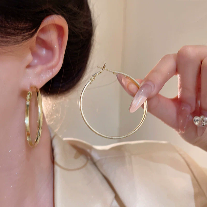 Wholesale Women's Alloy Geometric Round Plain Hoop Earrings With Electroplating - Image 3
