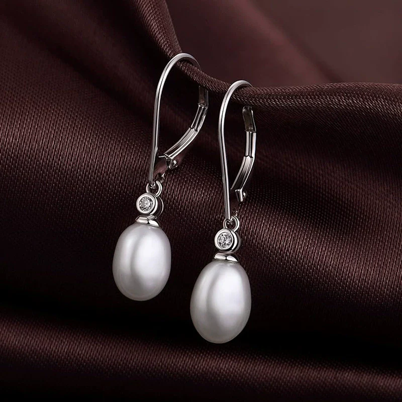 Wholesale Women's Classical Imitation Pearl Earrings Copper Oval Geometric Design - Image 2