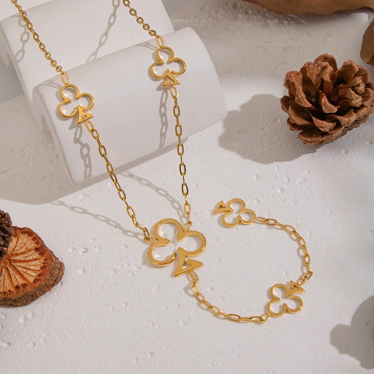 Wholesale Women's Cold Style 18K Real Gold Plated Flower Shape Necklace And Sweater Chain Jewelry Accessories With Pvd Furnace Vacuum Real Gold Plating - Image 3
