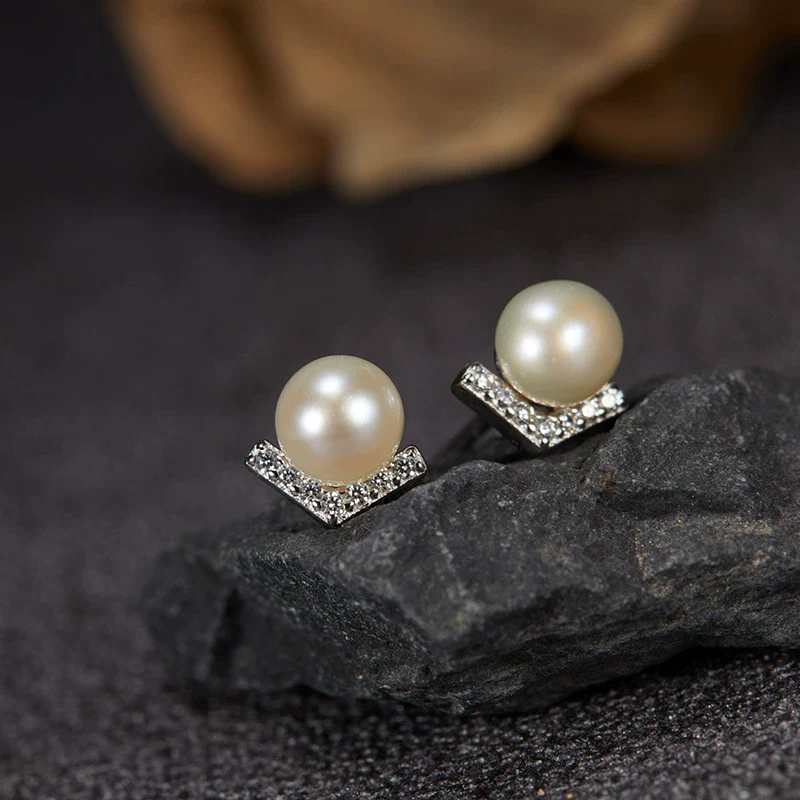 Wholesale Women's Cold Style Light Luxury Niche Design Geometric S925 Sterling Silver And Natural Freshwater Pearl Pendant Necklace Set With Gems - Image 7