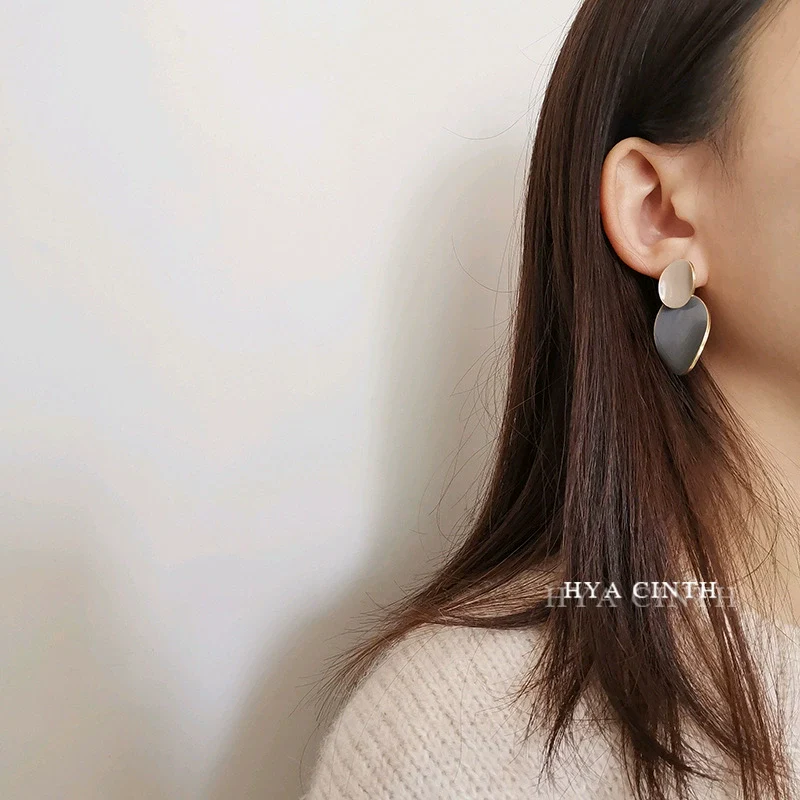 Wholesale Women's Copper Earrings Geometric Style Electroplating Oval Curved Morandi Oil Drop Design - Image 3