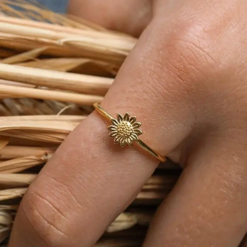 Wholesale Women's Copper Flower Ring With Electroplating Fashion Ol Style - Image 3
