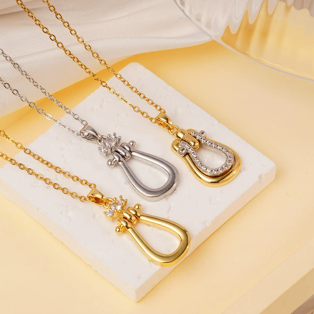 Wholesale Women's Copper Inlaid Zircon Geometric Horseshoe Buckle Pendant Necklace With Stainless Steel O Word Chain And Electroplating