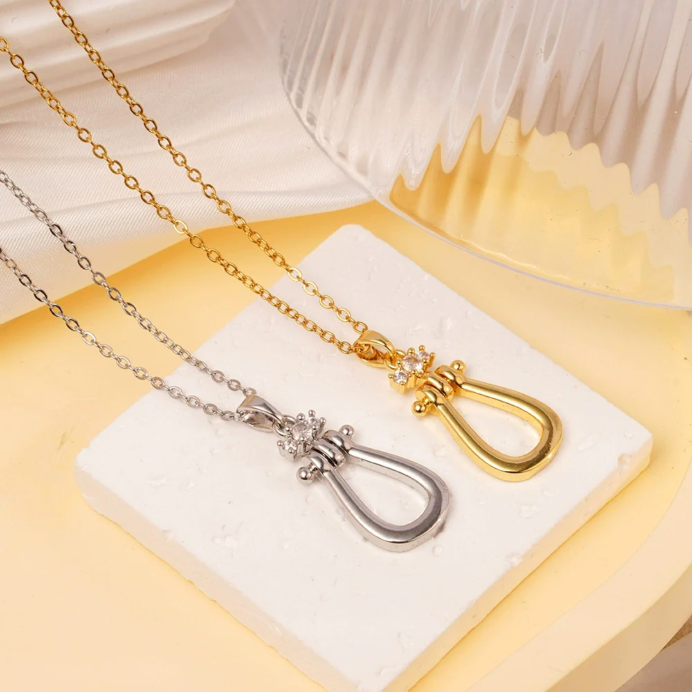 Wholesale Women's Copper Inlaid Zircon Geometric Horseshoe Buckle Pendant Necklace With Stainless Steel O Word Chain And Electroplating - Image 3