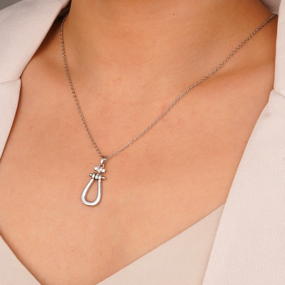 Wholesale Women's Copper Inlaid Zircon Geometric Horseshoe Buckle Pendant Necklace With Stainless Steel O Word Chain And Electroplating - Image 7