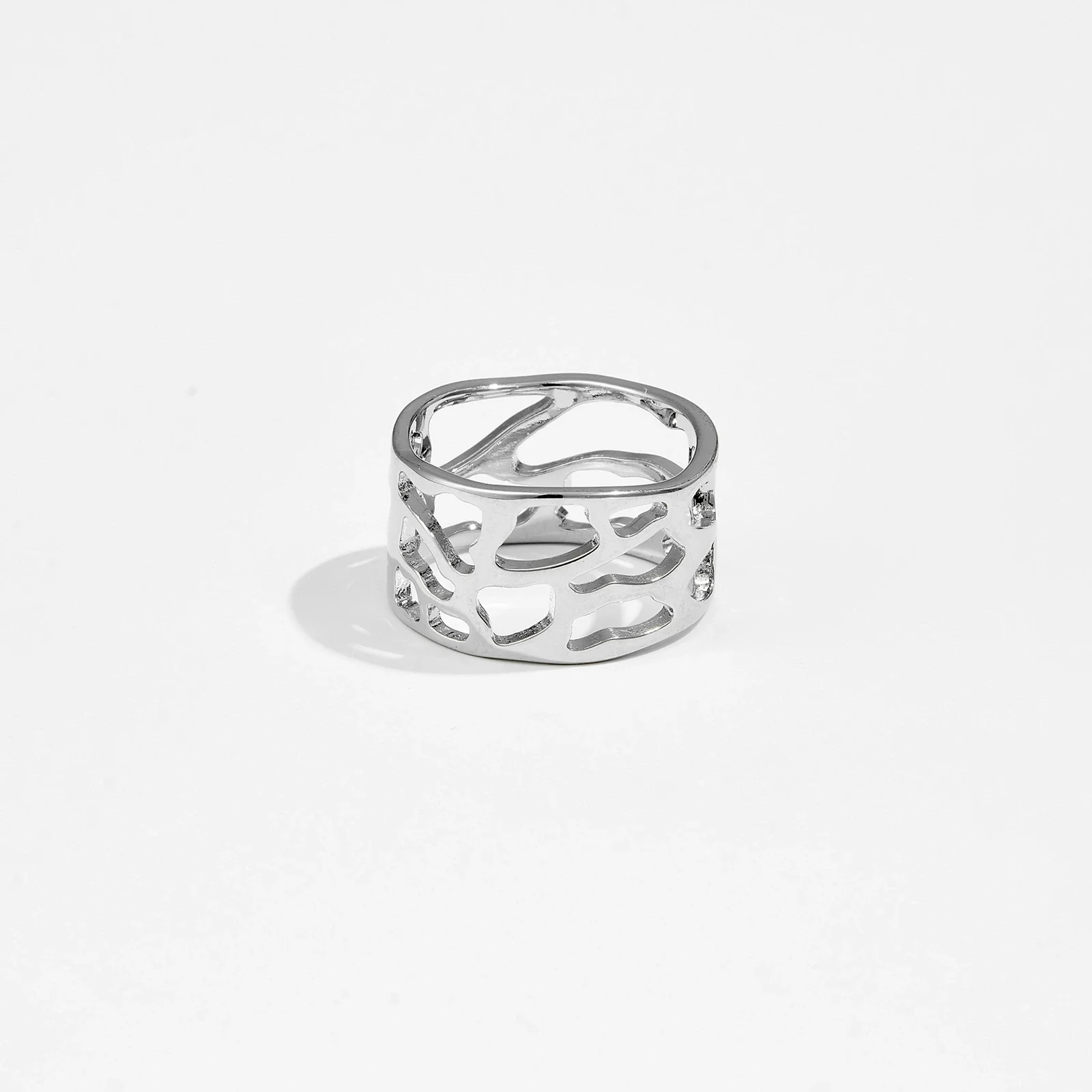 Wholesale Women's Copper Jewelry Light Luxury Style Irregular Hollow Ring With Electroplating - Image 2