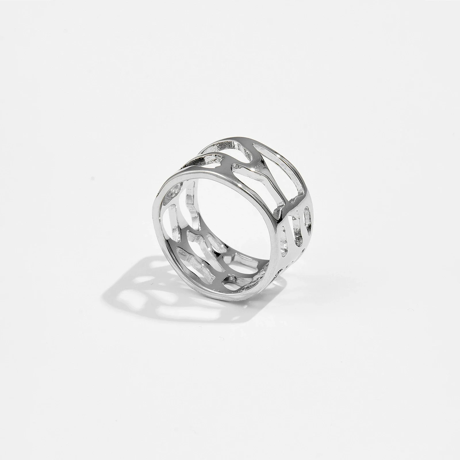 Wholesale Women's Copper Jewelry Light Luxury Style Irregular Hollow Ring With Electroplating - Image 4