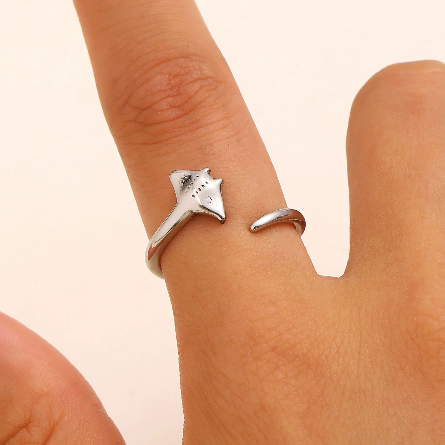 Wholesale Women's Electroplated Environmentally Friendly Copper Animal Shape Manta Ray Open Ring Accessories - Image 7