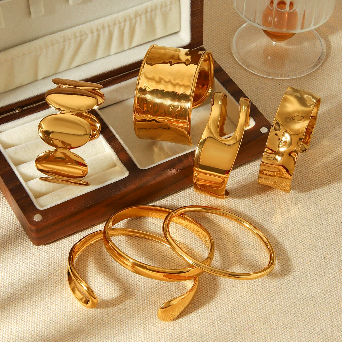 Wholesale Women's Exaggerated Gold Electroplated Stainless Steel Open Bracelet Jewelry - Image 4