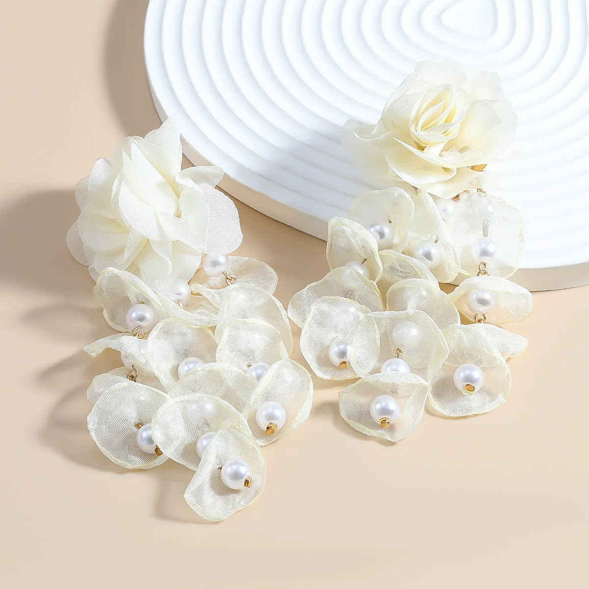 Wholesale Women's Fabric Pearl Inlaid Flower Earrings - Image 4