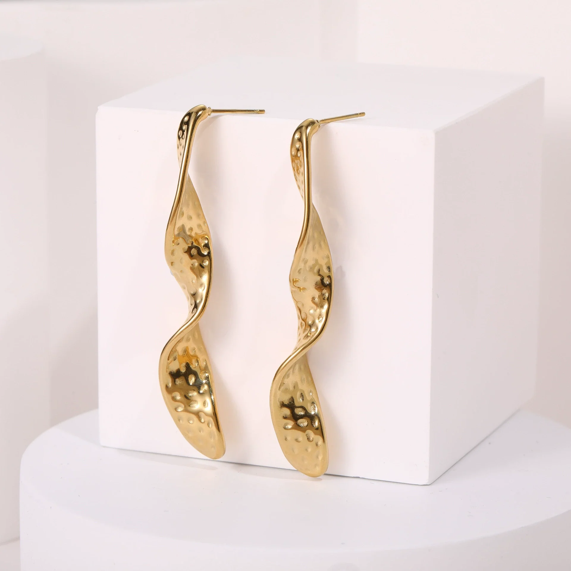 Wholesale Women's Fashion Geometric Wave Stainless Steel Earrings With Pvd Furnace Vacuum Real Gold Plating - Image 2
