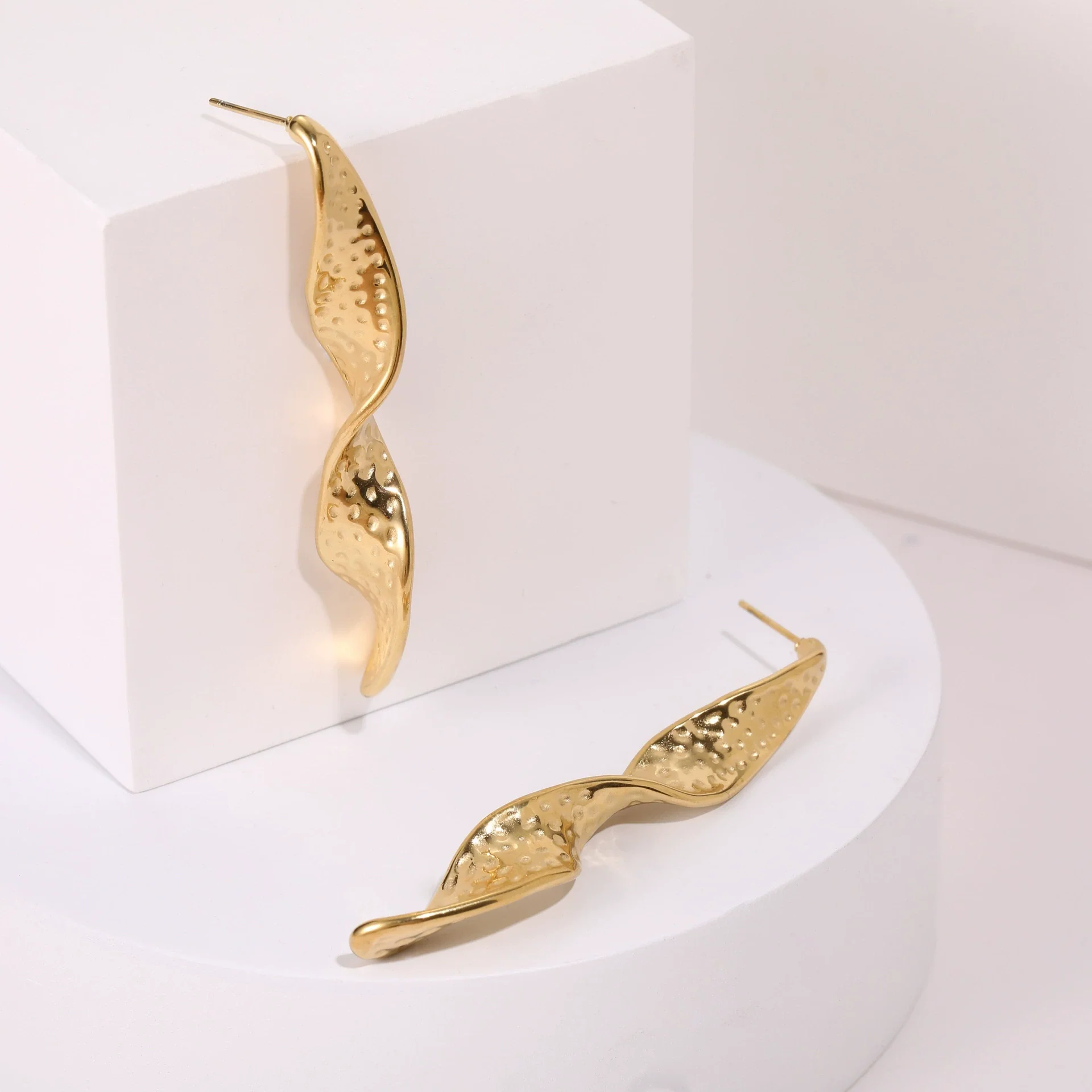 Wholesale Women's Fashion Geometric Wave Stainless Steel Earrings With Pvd Furnace Vacuum Real Gold Plating - Image 3