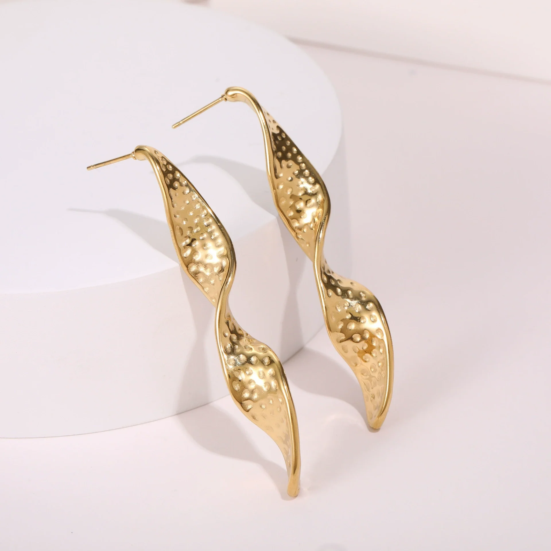 Wholesale Women's Fashion Geometric Wave Stainless Steel Earrings With Pvd Furnace Vacuum Real Gold Plating - Image 4
