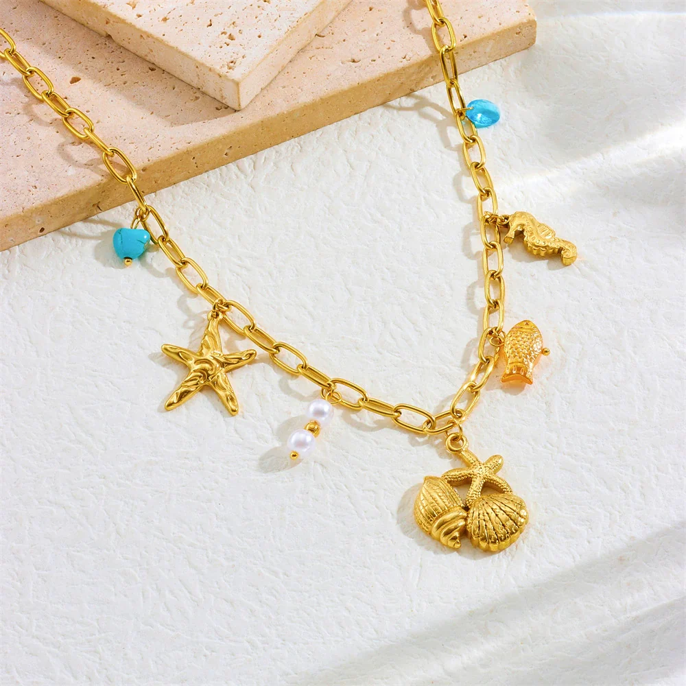 Wholesale Women's Fashion Retro Exaggerated Gold Electroplated Stainless Steel Chain Necklace With Star And Heart Elements - Image 3