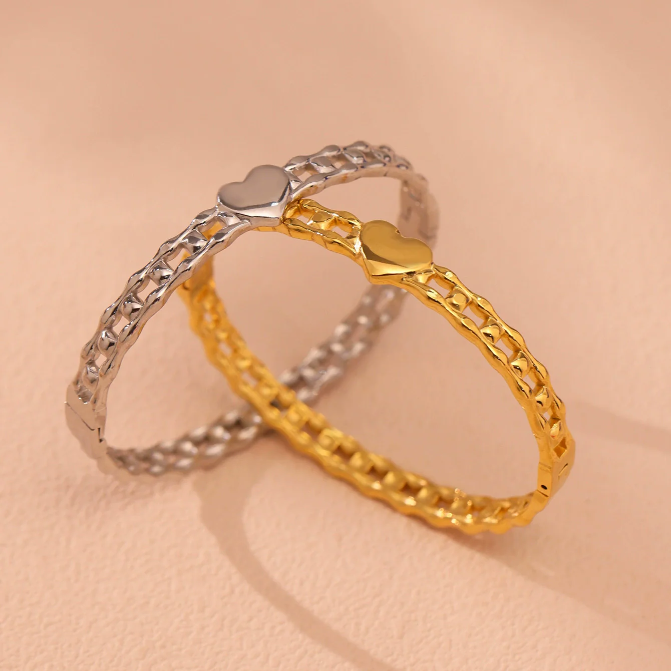 Wholesale Women's Fashion Simple Geometric Hollow Buckle Ferris Wheel Bracelet Stainless Steel 18K Gold Plated - Image 2