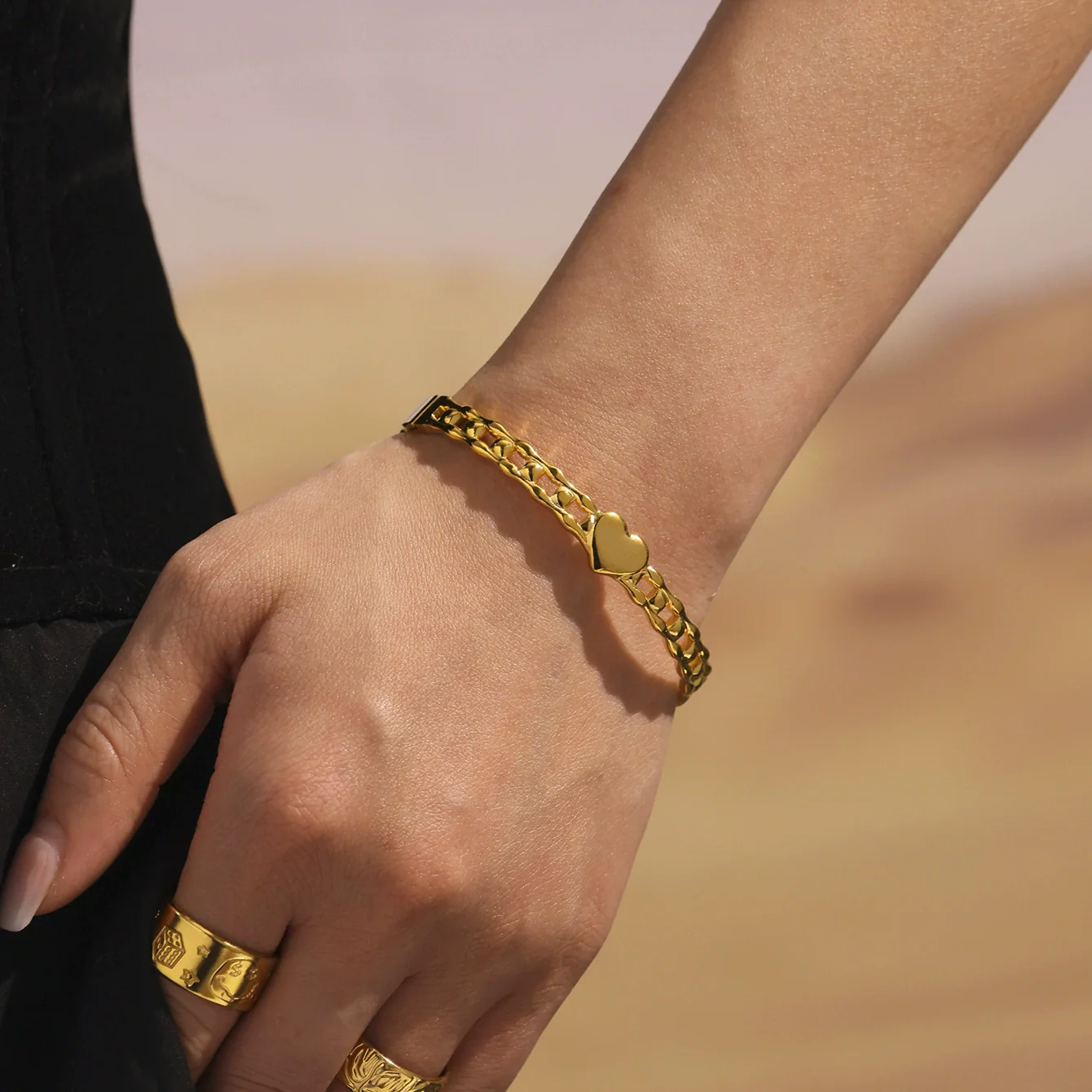 Wholesale Women's Fashion Simple Geometric Hollow Buckle Ferris Wheel Bracelet Stainless Steel 18K Gold Plated - Image 3