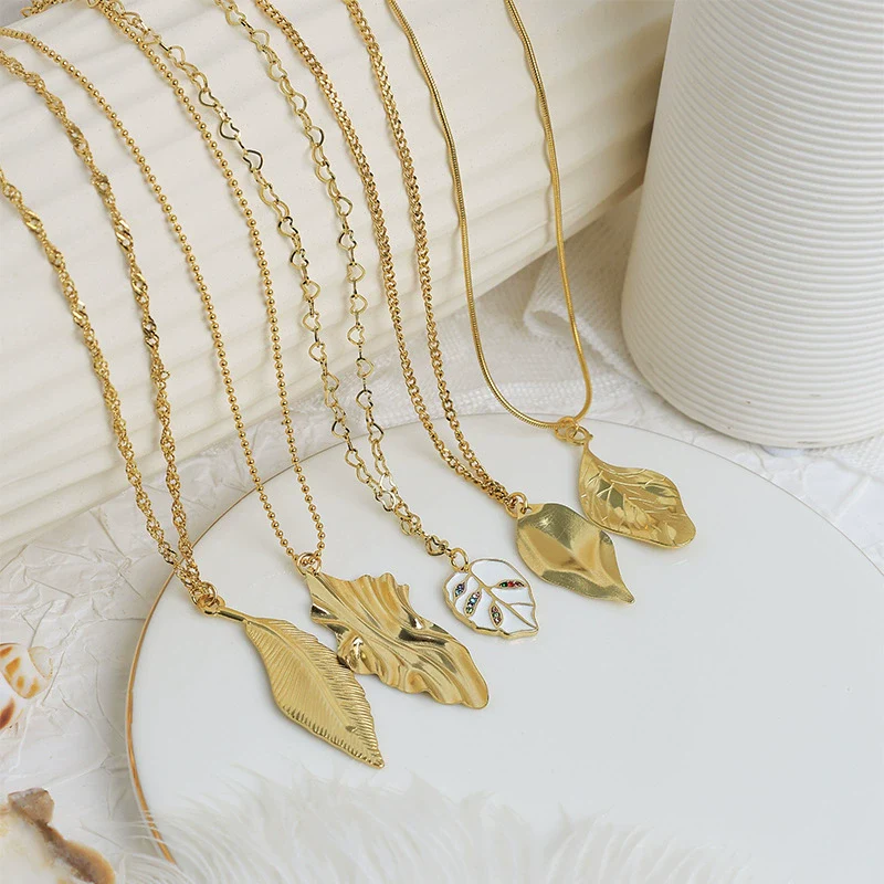 Wholesale Women's Fashion Stainless Steel Goldplated Leaf Jewelry Clavicle Chain - Image 2