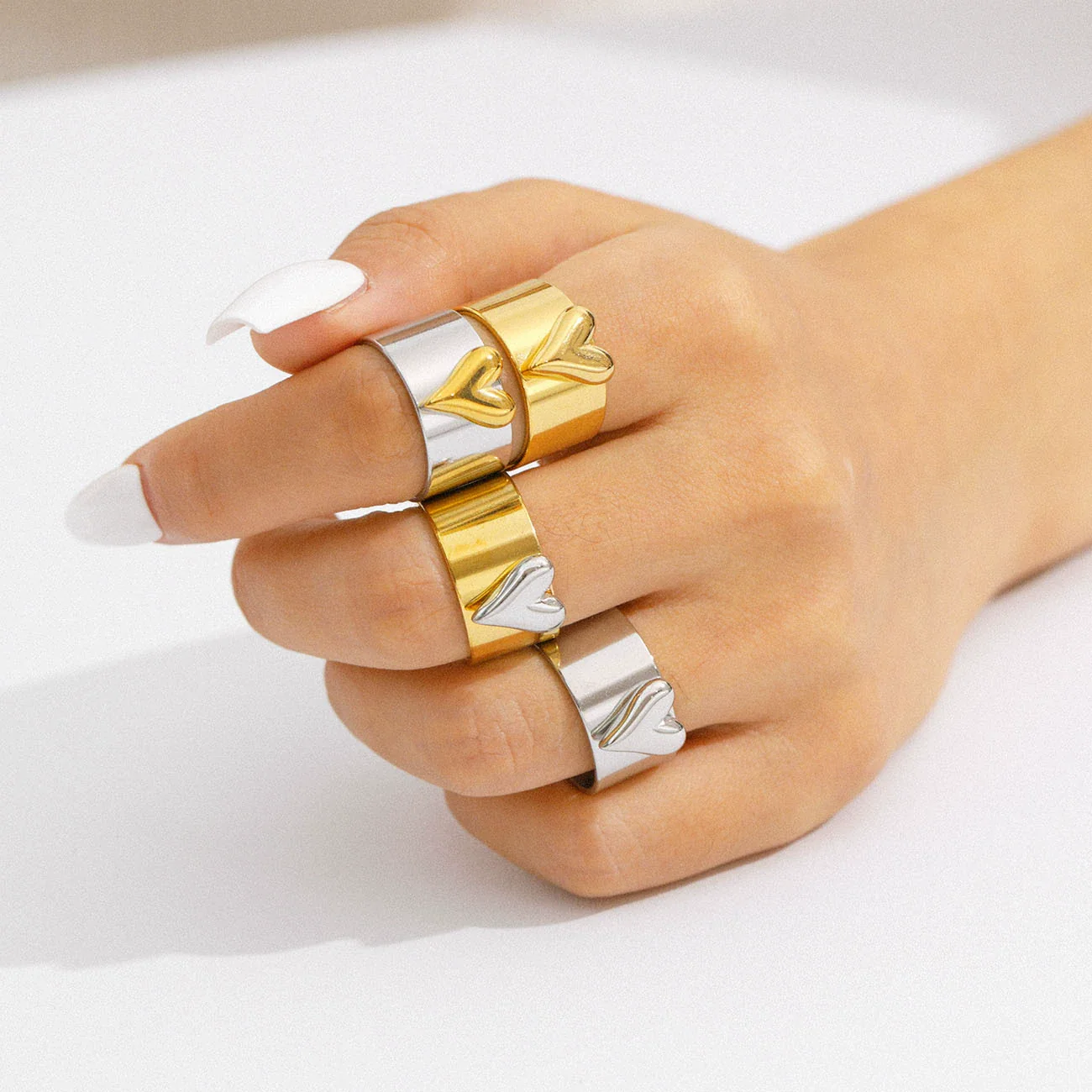 Wholesale Women's Fashionable Geometric Heartshaped Stainless Steel 18K Goldplated Ring - Image 4