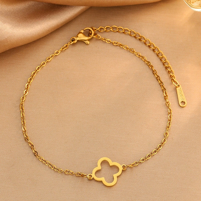 Wholesale Women's Fashionable Hollow Fourleaf Clover Stainless Steel Jewelry Set Featuring Plants And Flowers Pattern With Electroplating - Image 3