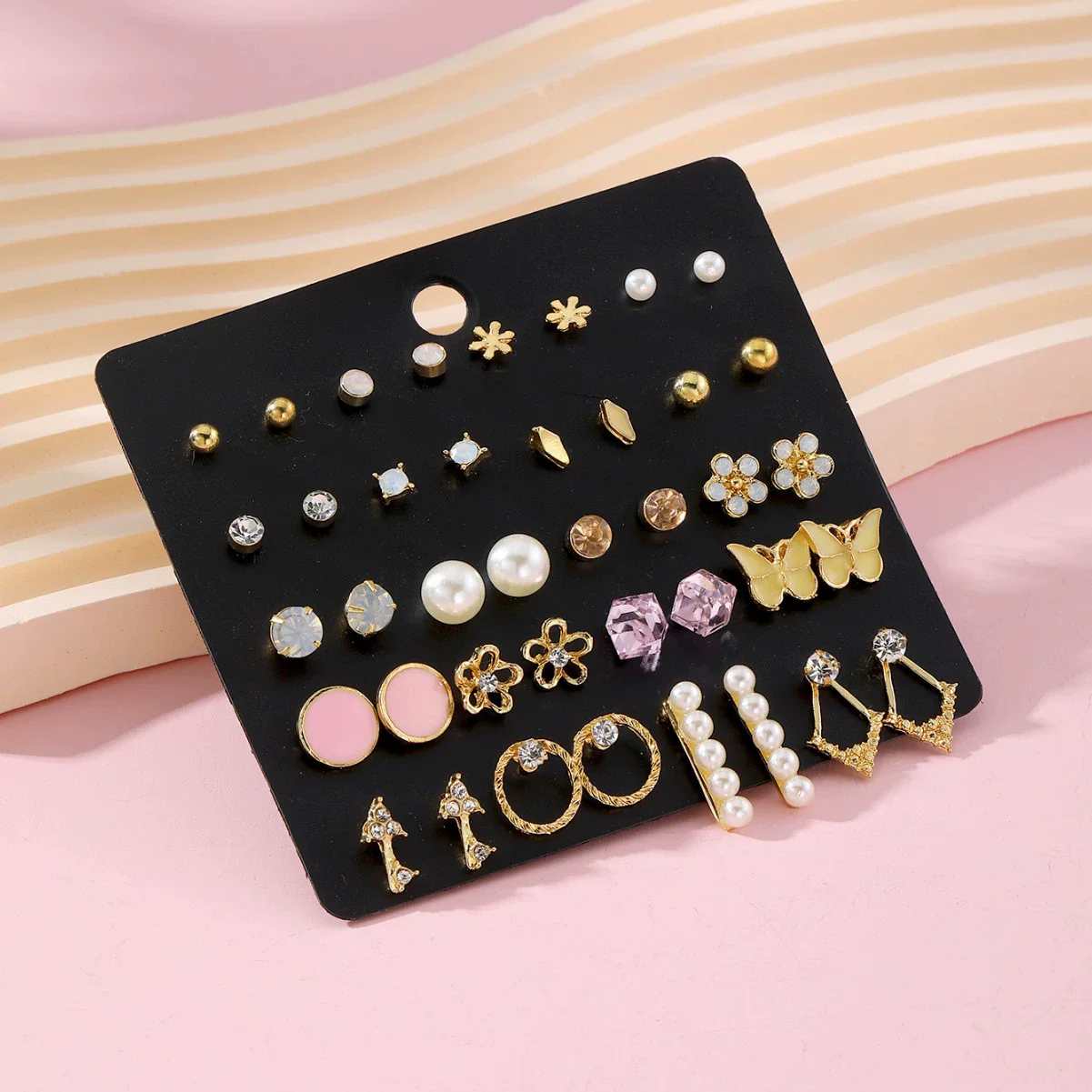 Wholesale Women's Fashionable Simple Versatile Mixed Materials Flower Shaped Earrings Set With Diamonds - Image 2