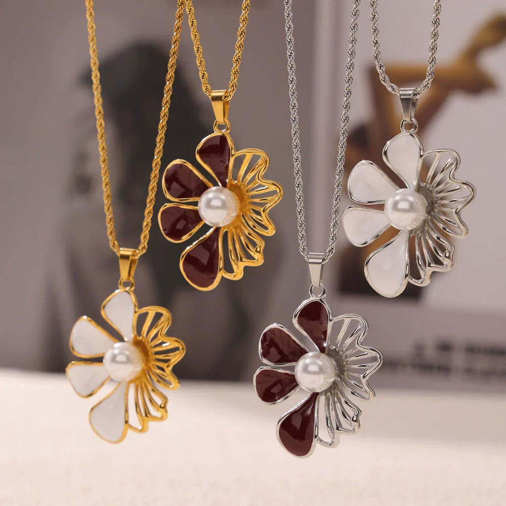 Wholesale Women's French Retro Light Luxury Oil Drop Hollow Flower Pendant Necklace Made Of Titanium Steel With Electroplating Design And Twist Chain