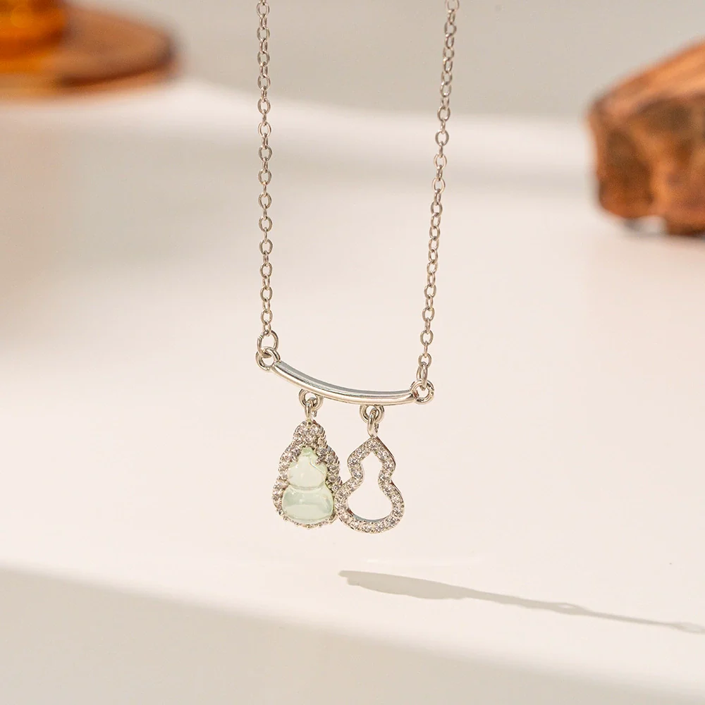 Wholesale Women's Geometric Copper Electroplated Pendant Necklace With O Word Chain - Image 6