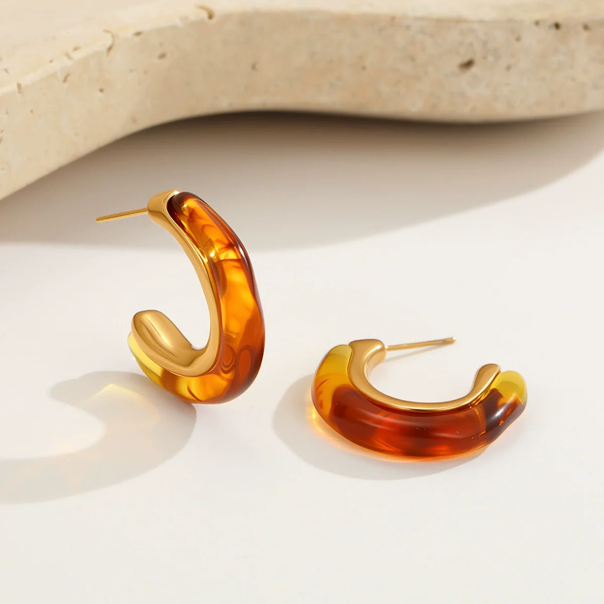 Wholesale Women's Geometric Fashion 18K Electroplated Resin Cshaped Earrings - Image 3
