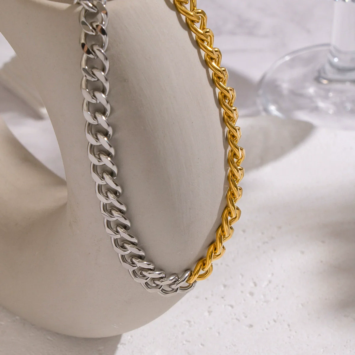 Wholesale Women's Geometric Gold Plated Stainless Steel Chain Necklace - Image 3