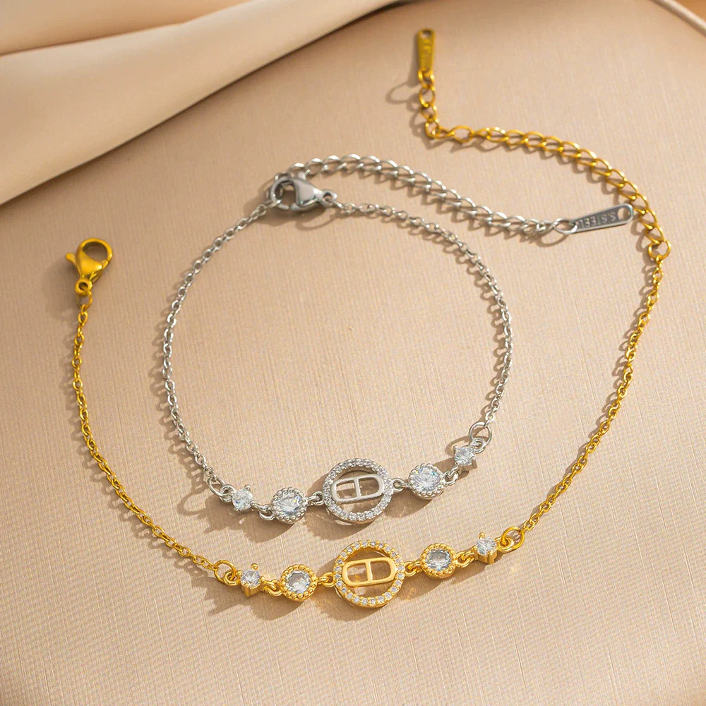 Wholesale Women's Geometric Gold Plated Titanium Steel Bracelet Light Luxury Style