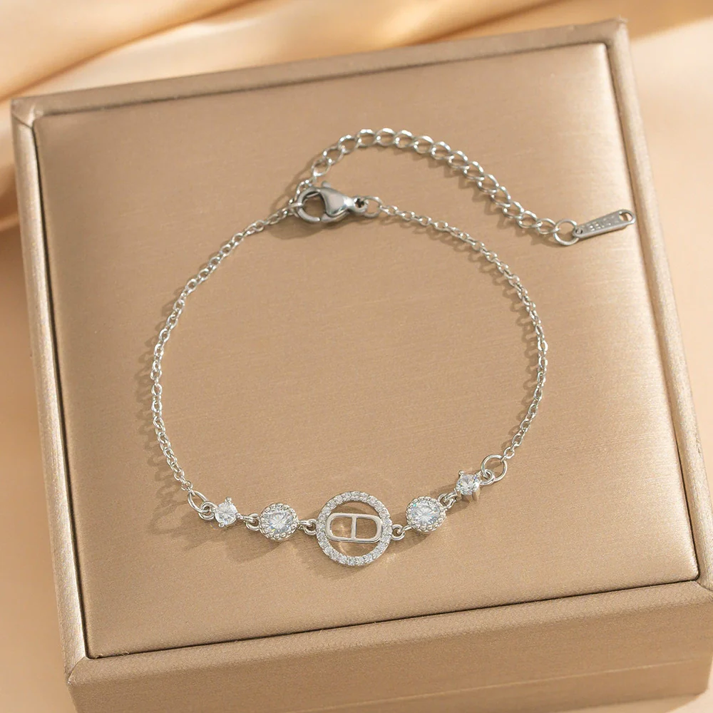 Wholesale Women's Geometric Gold Plated Titanium Steel Bracelet Light Luxury Style - Image 3
