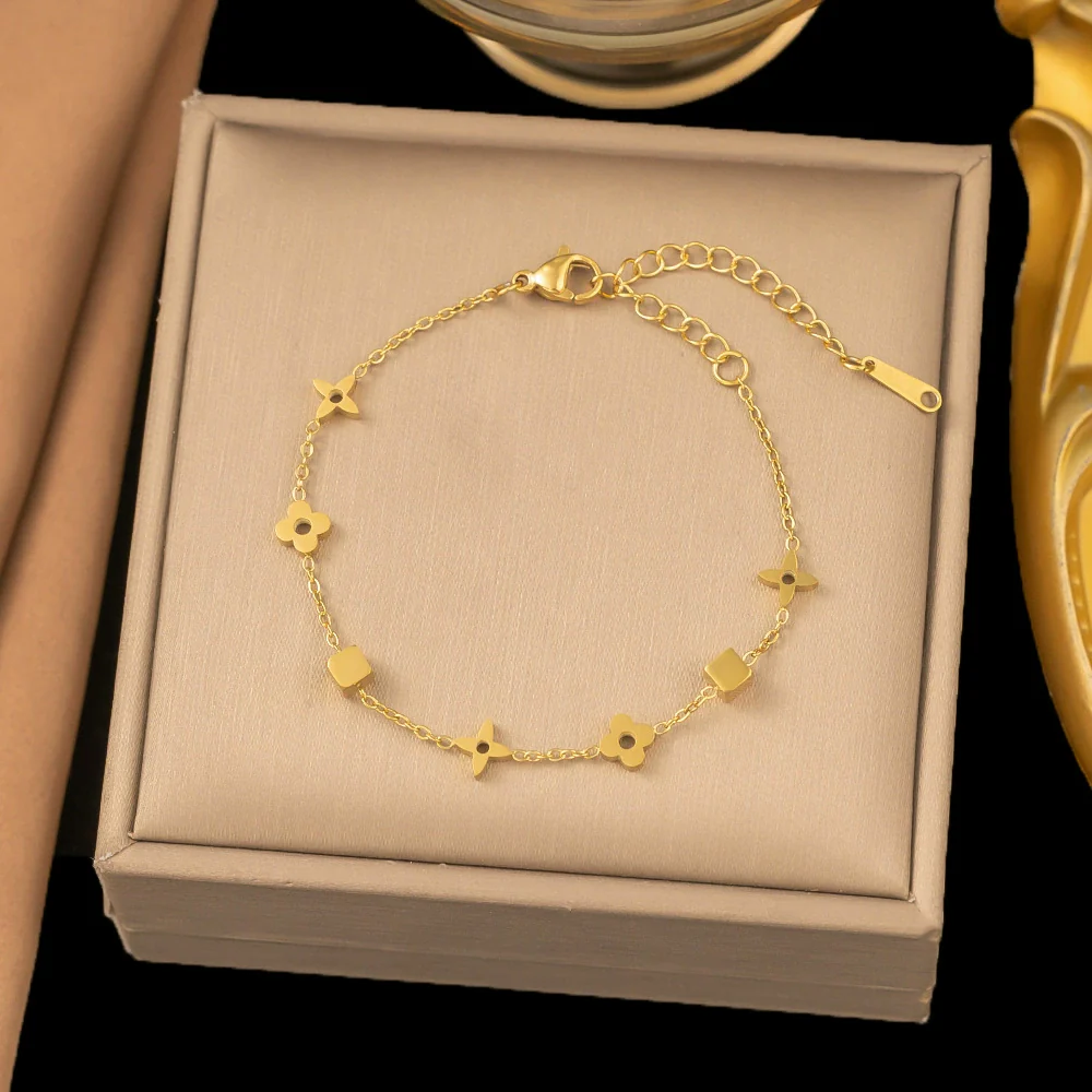 Wholesale Women's Geometric Heart Shape Electroplated Titanium Steel Bracelet Highend Accessory - Image 17