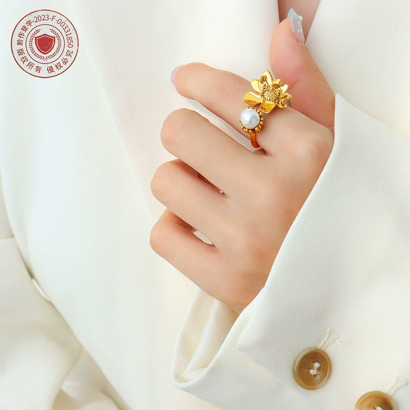 Wholesale Women's Geometric Inlaid Rubber Beads Electroplated Brass Ring With Retro Flower Design - Image 3