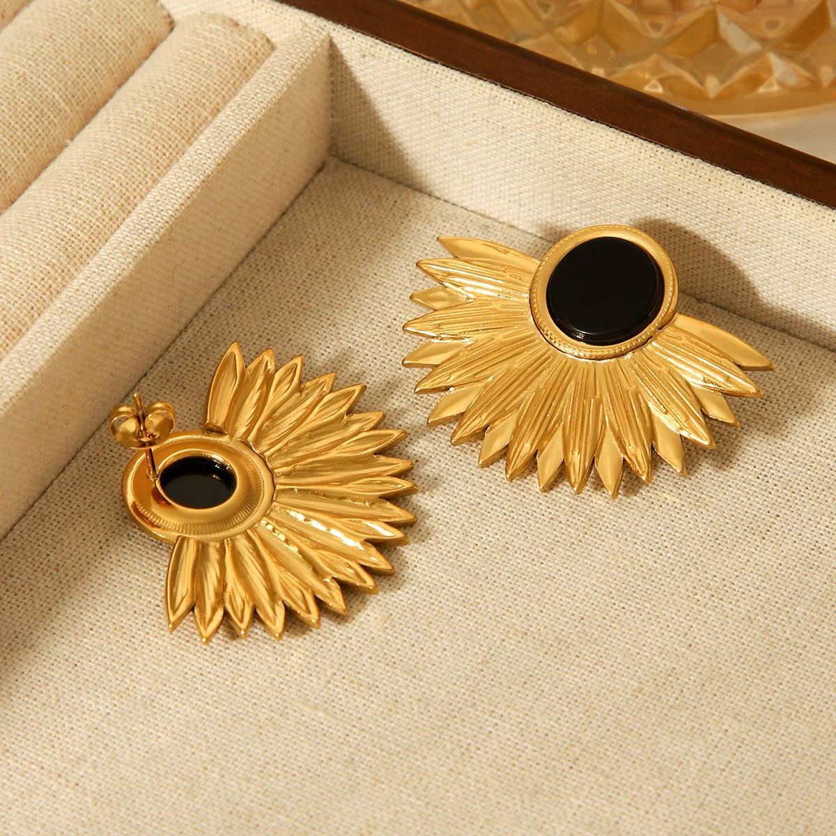 Wholesale Women's Geometric Leaf Fanshaped Stainless Steel Electroplated Earrings In Ins Style - Image 3