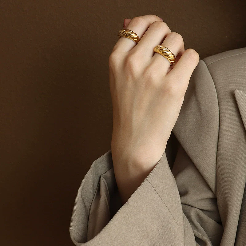 Wholesale Women's Geometric Retro Thread Wave Surface Casting Titanium Steel 18K Gold Plated Ring - Image 4
