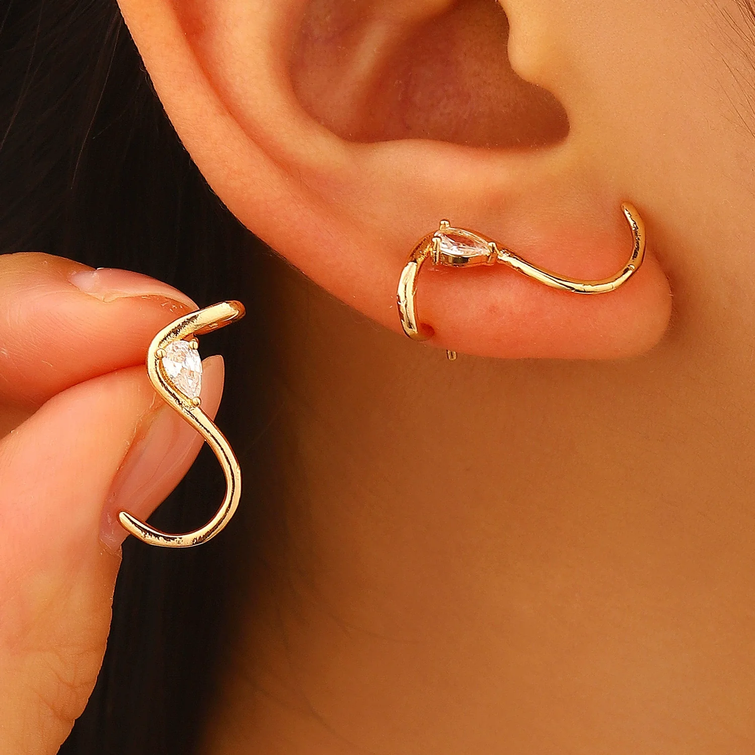 Wholesale Women's Geometric Shaped Copper Electroplated Diamondstudded Sshaped Earrings - Image 10