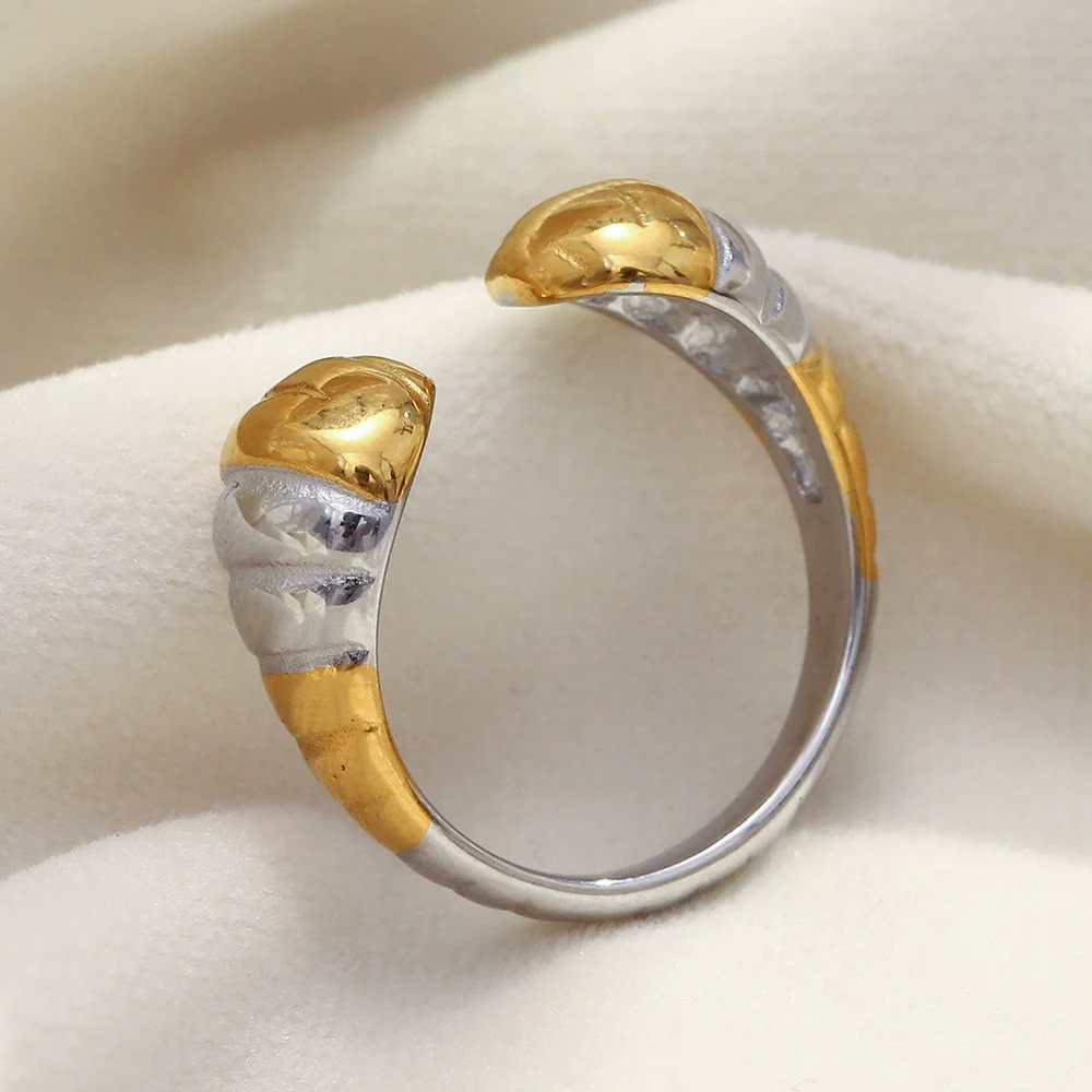Wholesale Women's Geometric Snake Head Ring Stainless Steel 18K Gold Plated Hand Jewelry - Image 3
