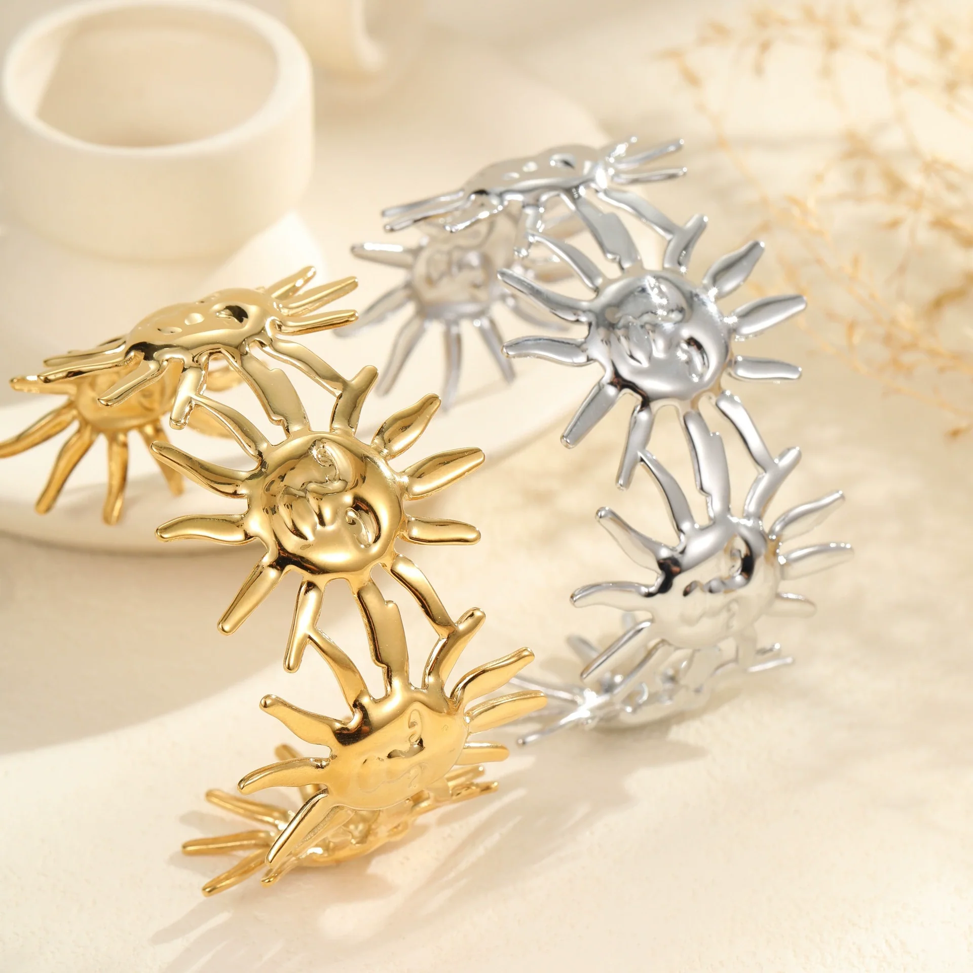 Wholesale Women's Geometric Stainless Steel 18K Gold Electroplated Fashion Bracelet - Image 2