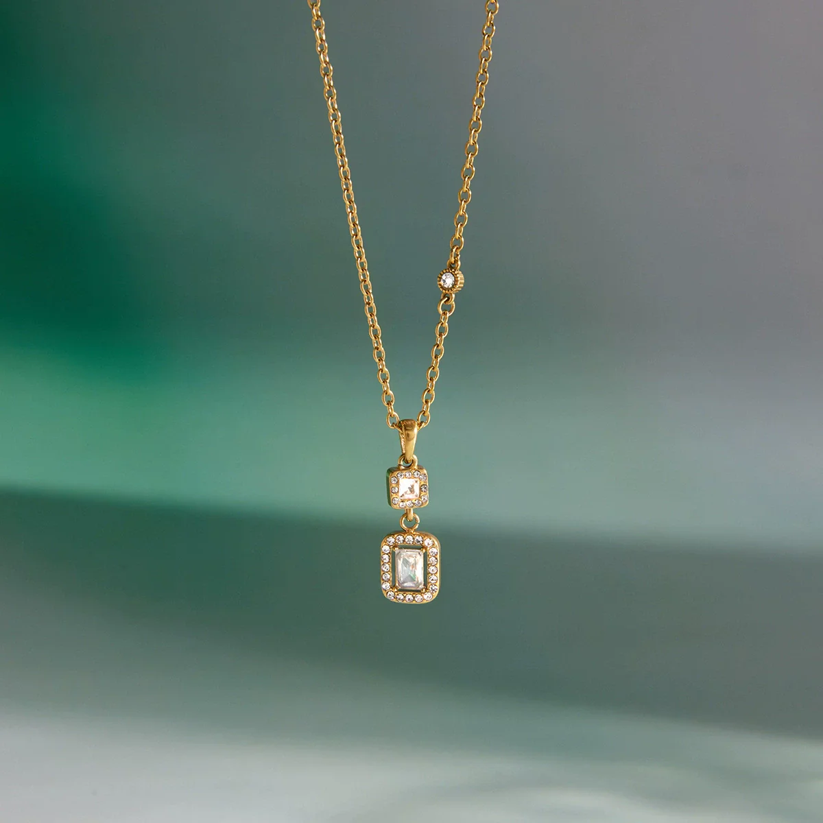 Wholesale Women's Geometric Stainless Steel Clavicle Necklace With Vacuum Real Gold Plating - Image 4