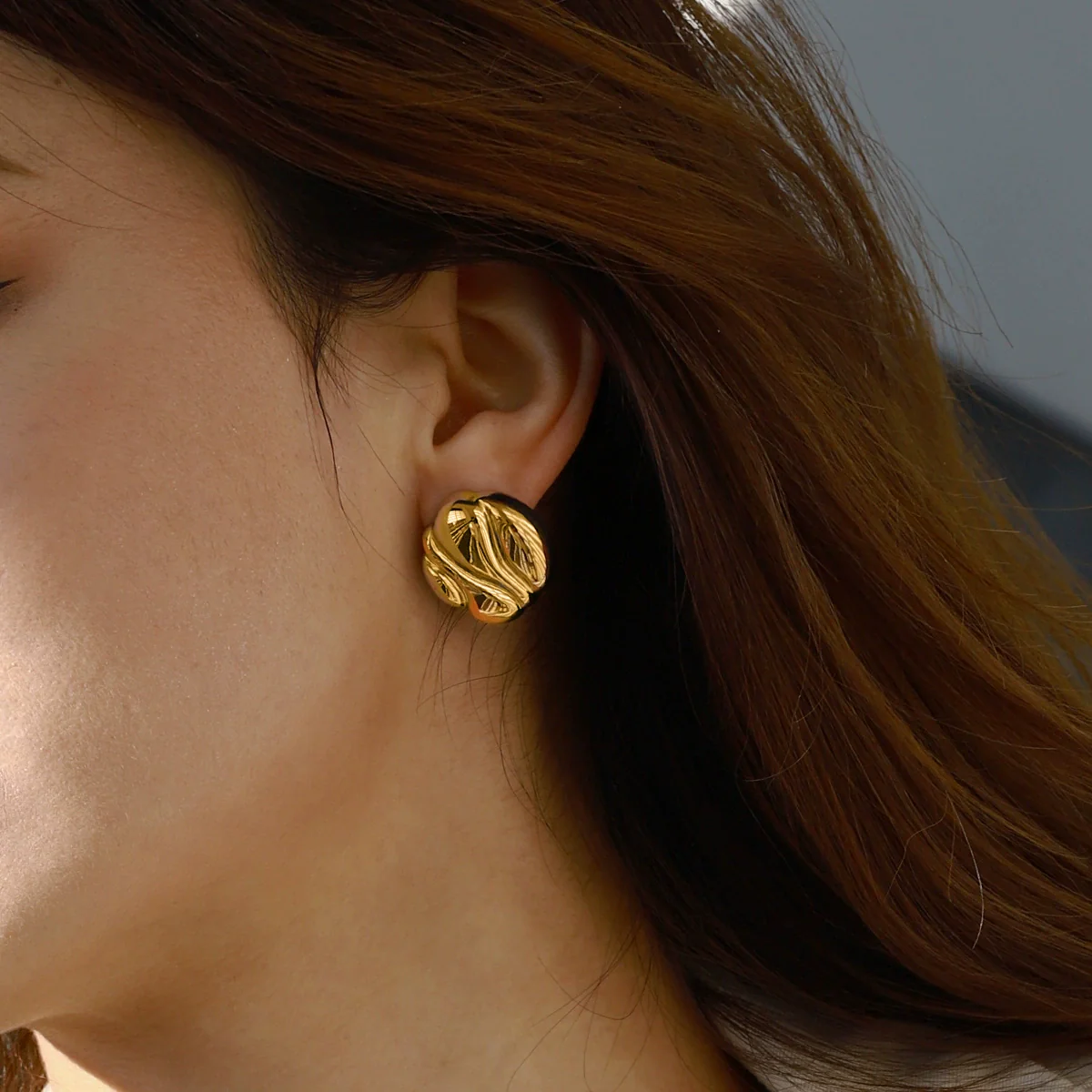 Wholesale Women's Geometric Stainless Steel Jewelry Electroplated In Gold And Silver Light Luxury Style - Image 3
