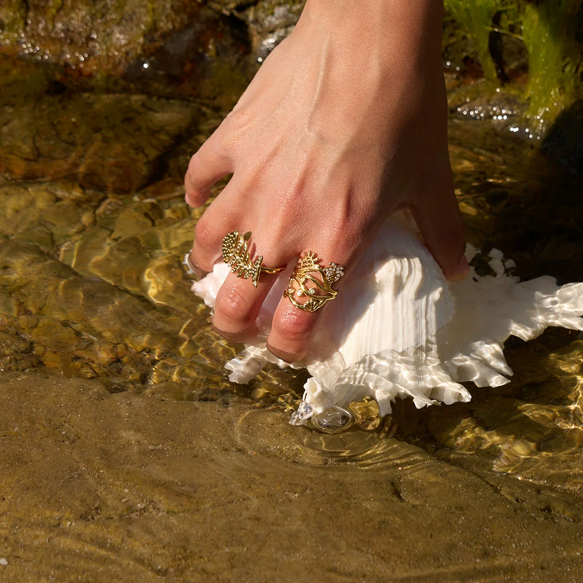 Wholesale Women's Geometric Stainless Steel Ring With Vacuum Real Gold Plating In Pvd Furnace And Niche Design - Image 2