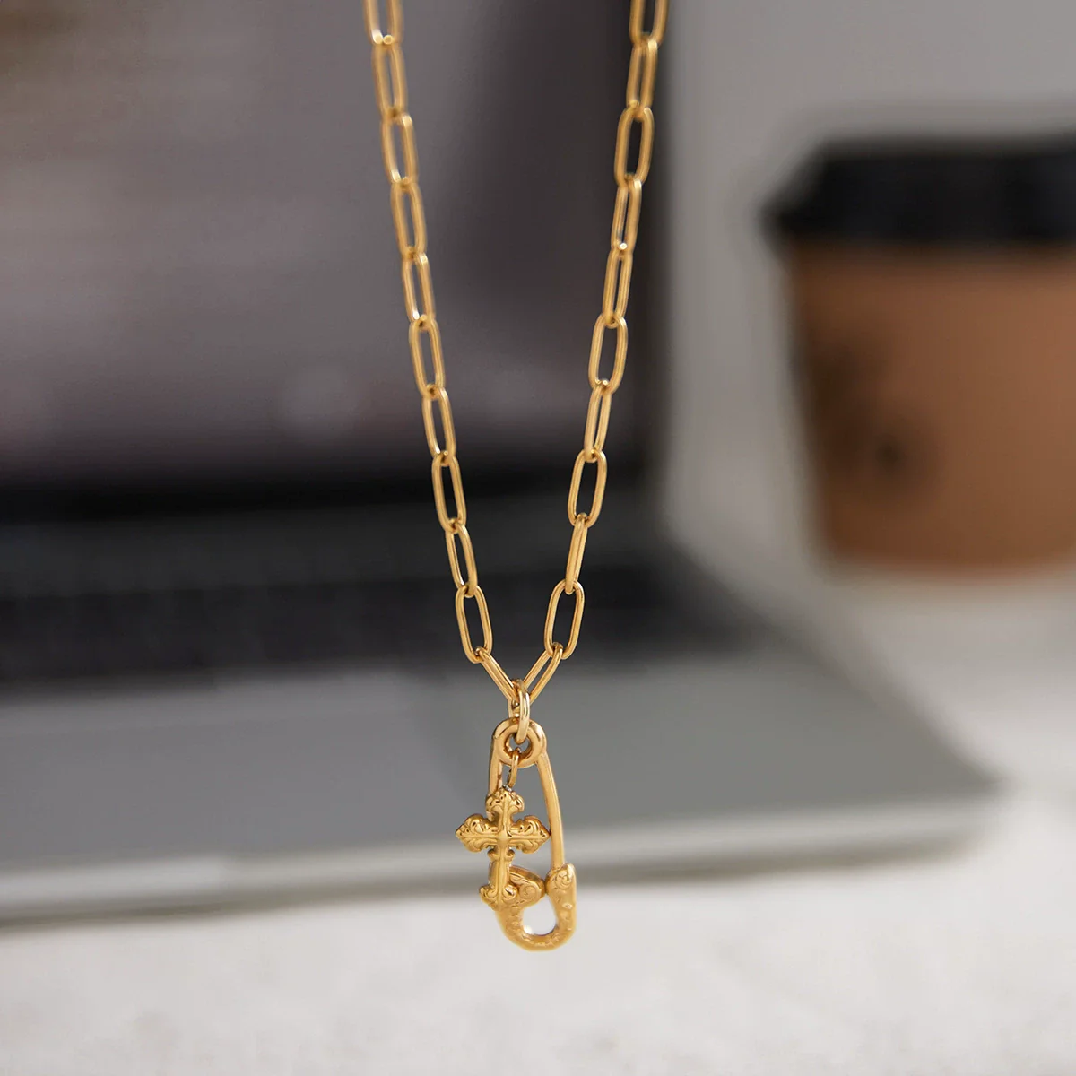 Wholesale Women's Geometric Stainless Steel Vacuum Real Gold Plated Paperclip Necklace Luxury Jewelry - Image 3