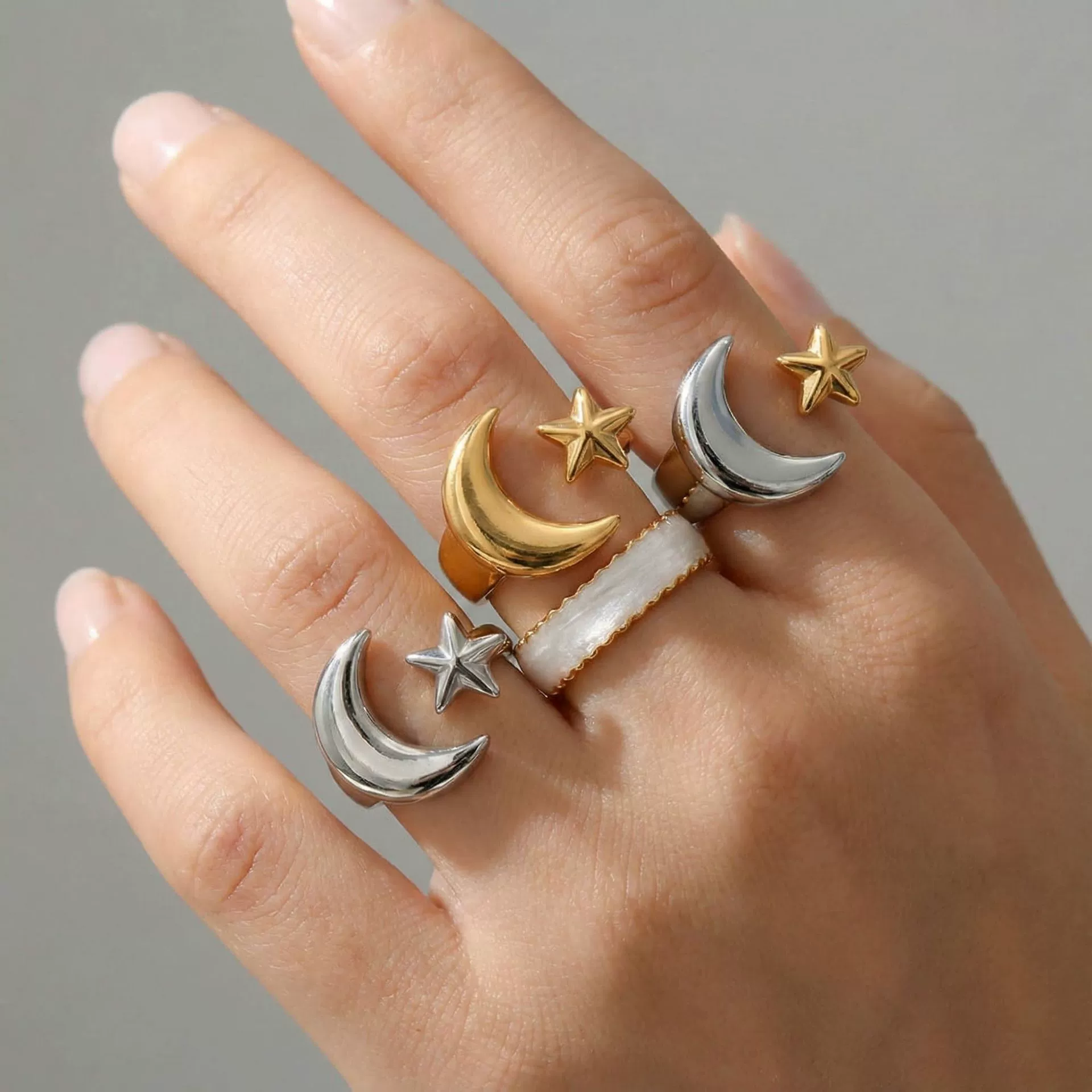 Wholesale Women's Geometric Twisted Open Stainless Steel Electroplated Ring - Image 4