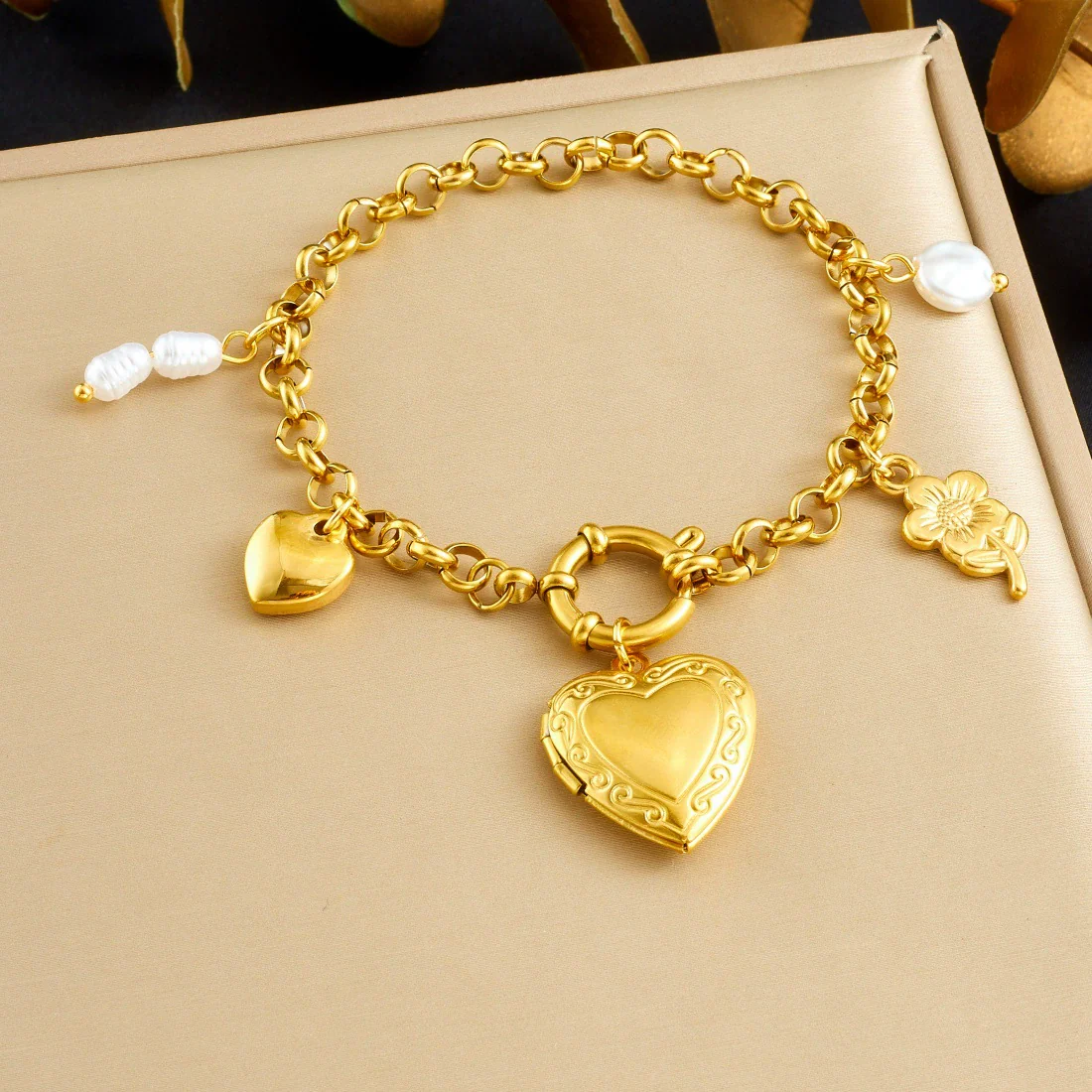 Wholesale Women's Goldplated Carved Stainless Steel Heart Shape Pendant Bracelet
