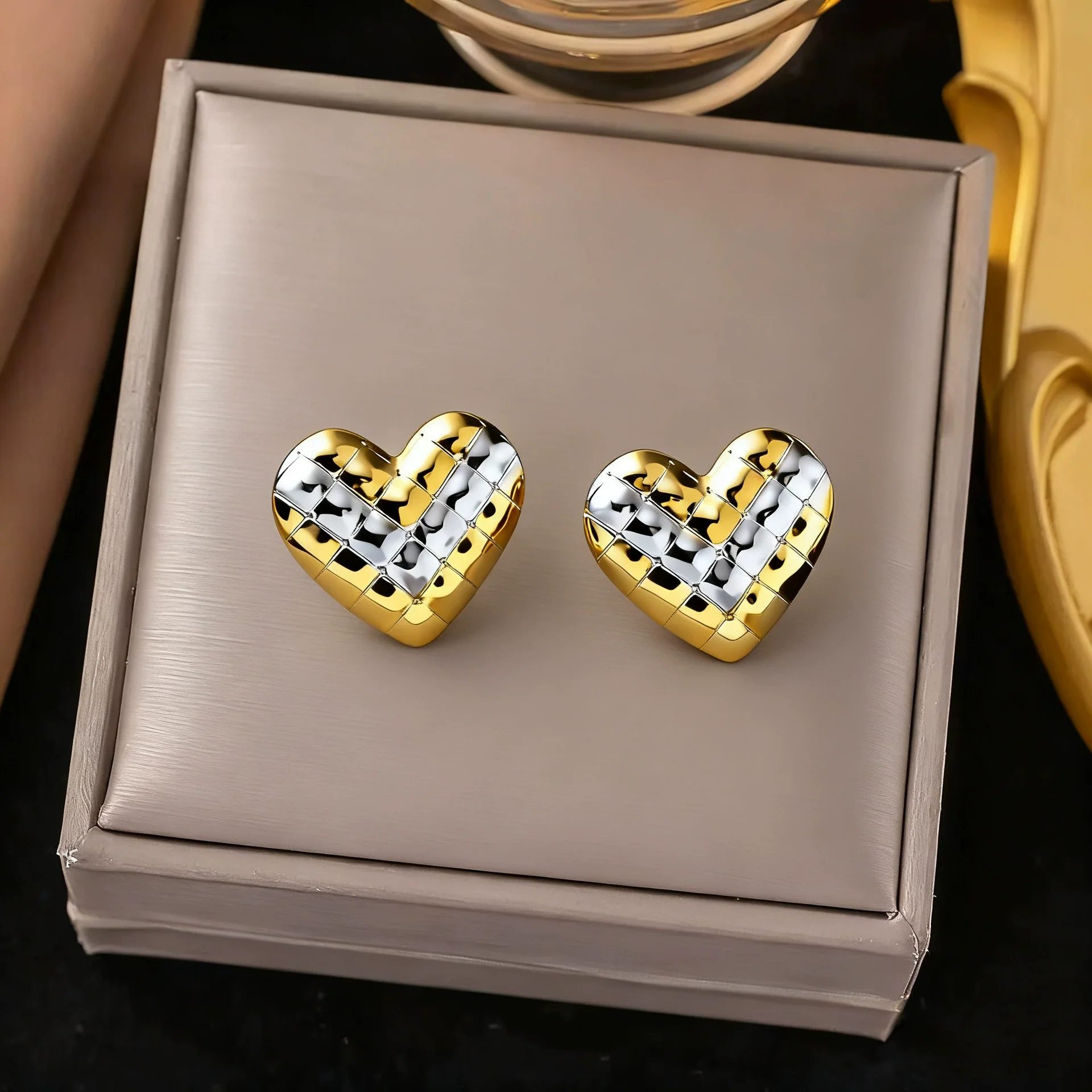 Wholesale Women's Hammered Electroplated Geometric Heart Stainless Steel Earrings Sweet And Cool Ins Style - Image 2