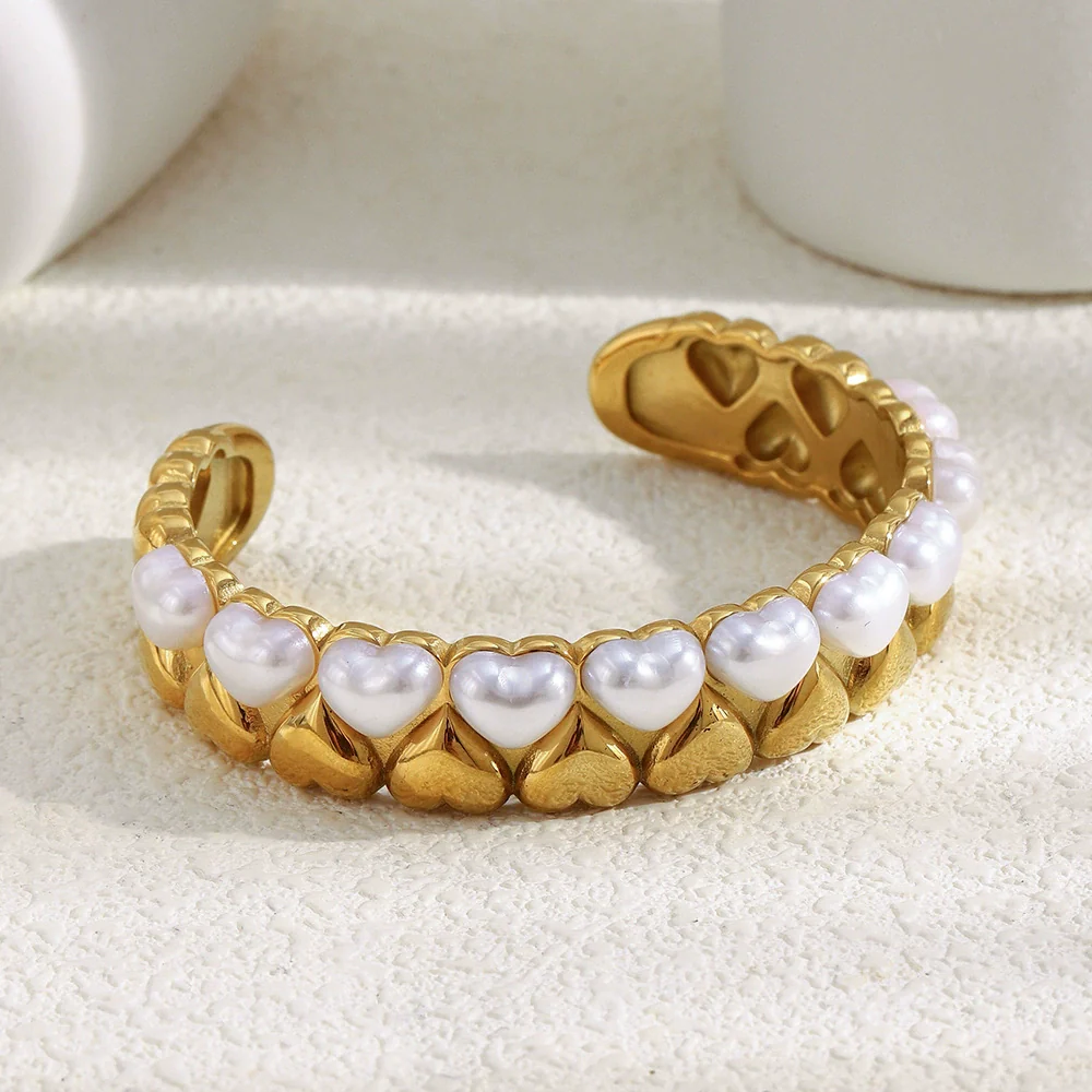 Wholesale Women's Hand Jewelry Geometric Fashion Stainless Steel 18K Gold Plated Heart Bracelet