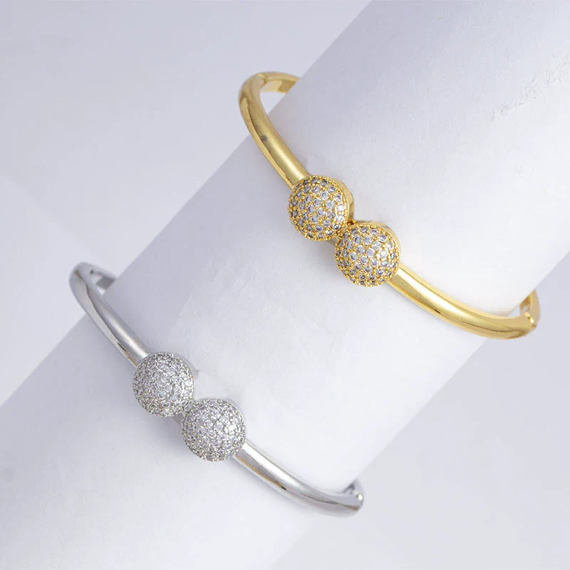 Wholesale Women's Hand Jewelry Simple Style Copper And Titanium Steel Bracelets With Electroplating