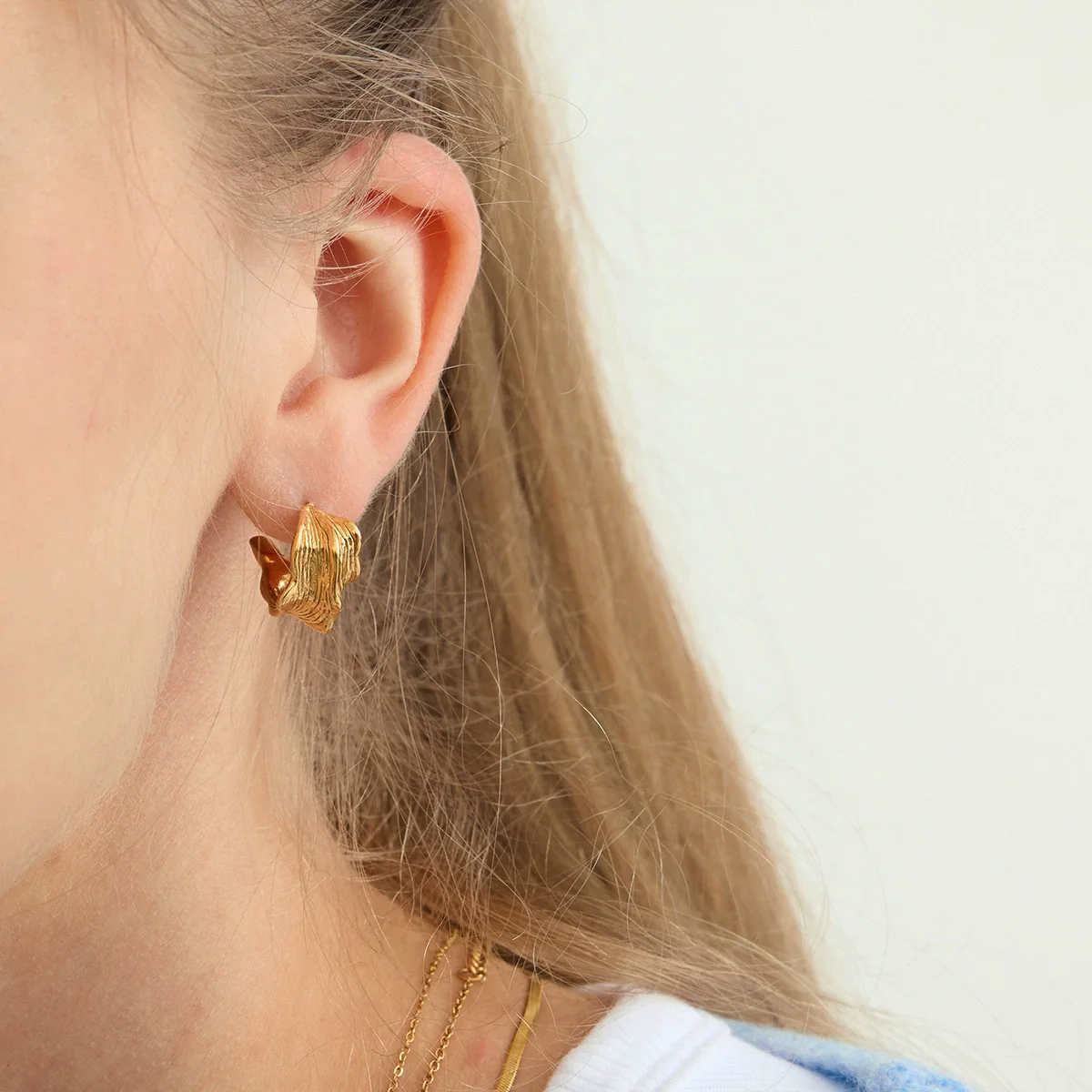 Wholesale Women's Highend Minimalist Geometric Wave Stainless Steel Electroplated Earrings - Image 4