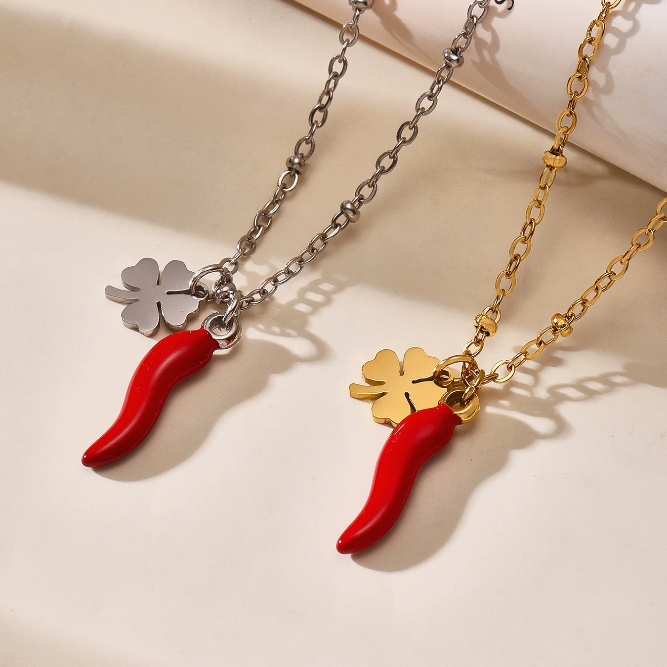 Wholesale Women's Jewelry Ferris Wheel Four Leaf Clover Red Chili Pendant Necklace In Stainless Steel With Enamel Glaze And Electroplating - Image 2